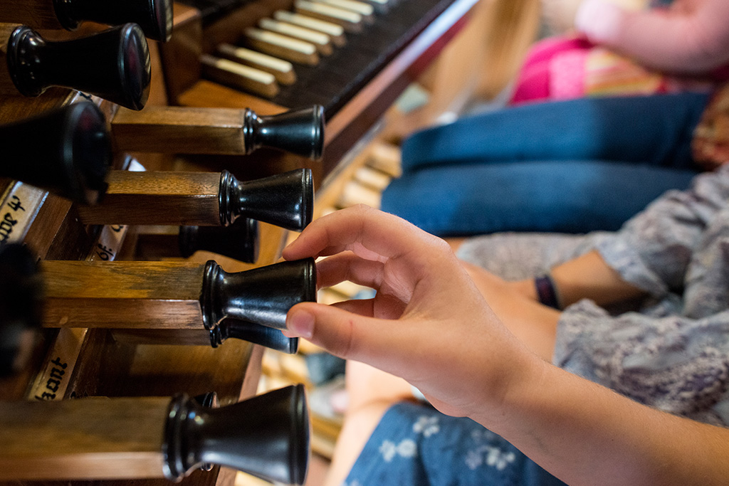 Orgel im Kindergottesdienst